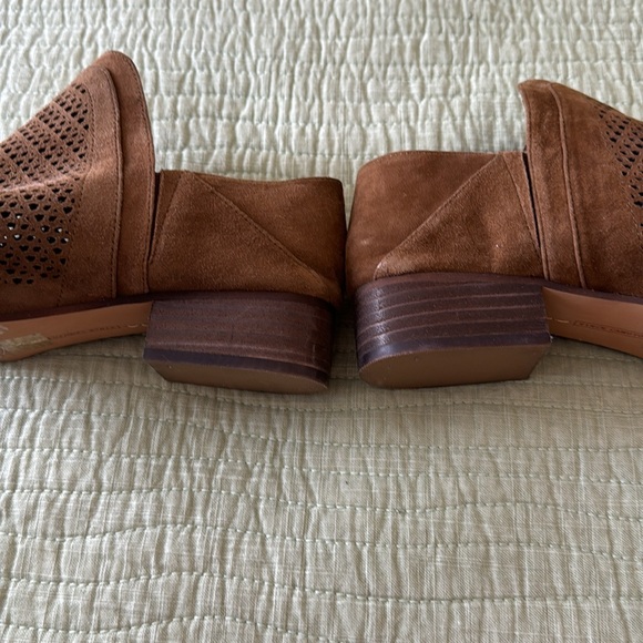Vince Camuto Brown Suede Ankle Boots 9.5 - Picture 6 of 7